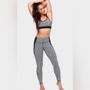 Zella  Black White Athletic Workout Leggings size small